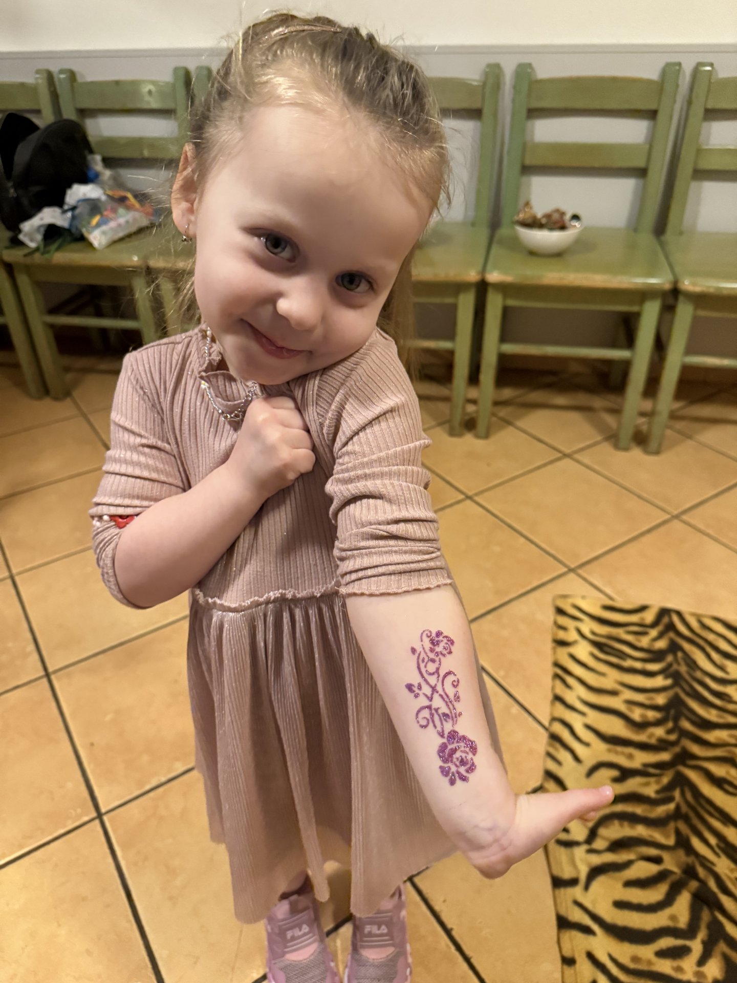 Glitter tetování